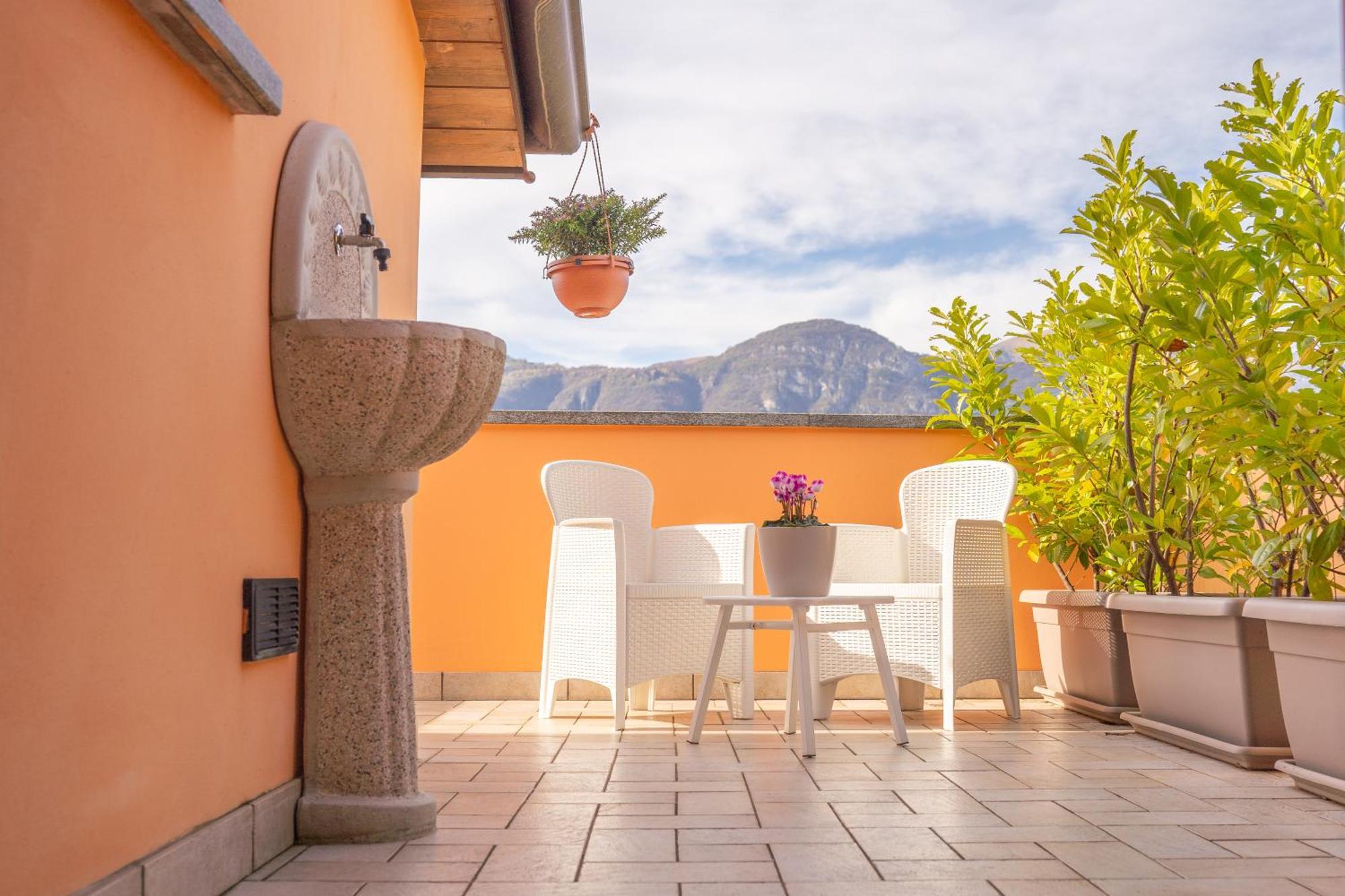 Larius Apartment - Como Lake View Манделло-дель-Ларіо Екстер'єр фото