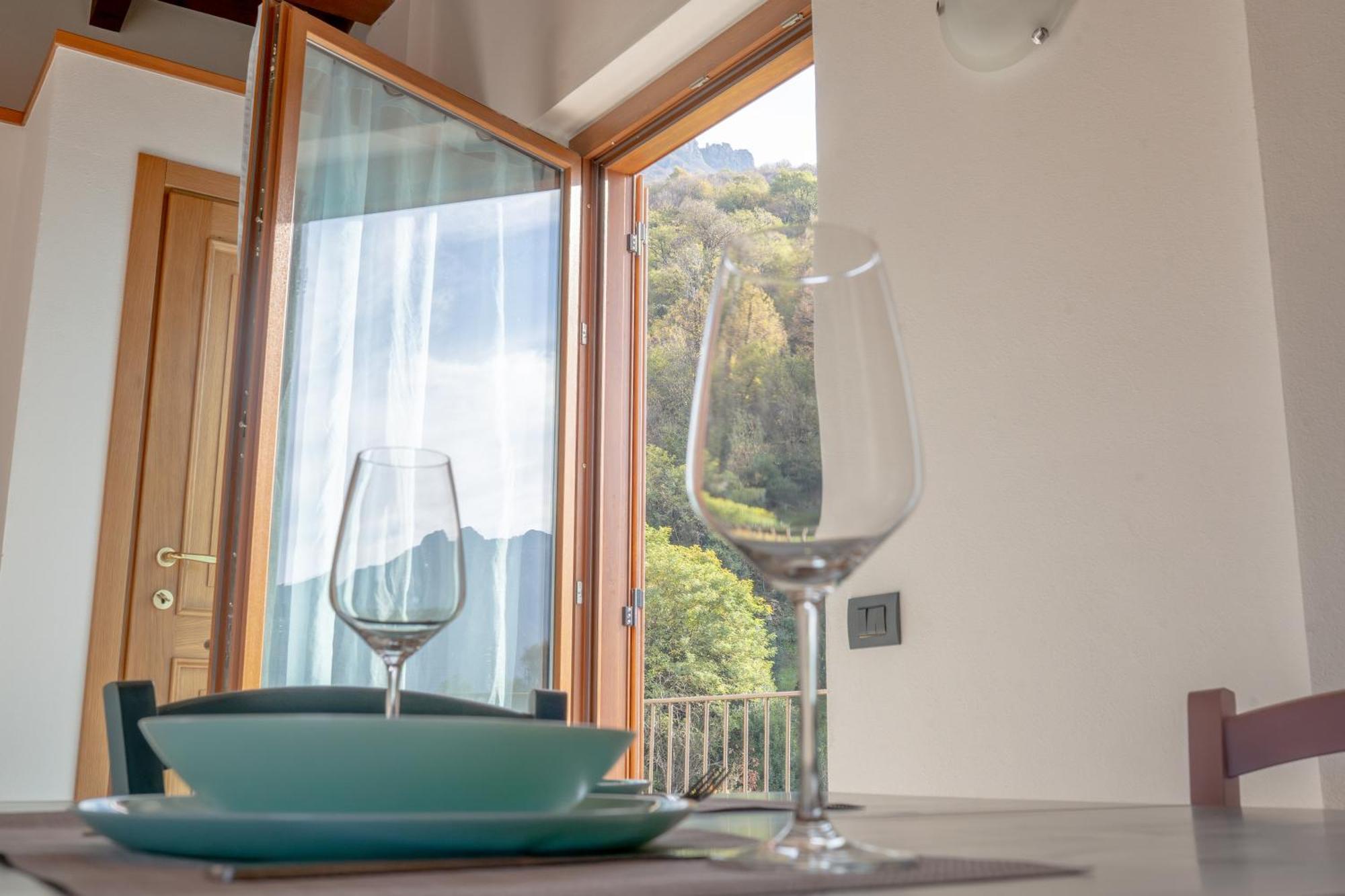 Larius Apartment - Como Lake View Манделло-дель-Ларіо Екстер'єр фото